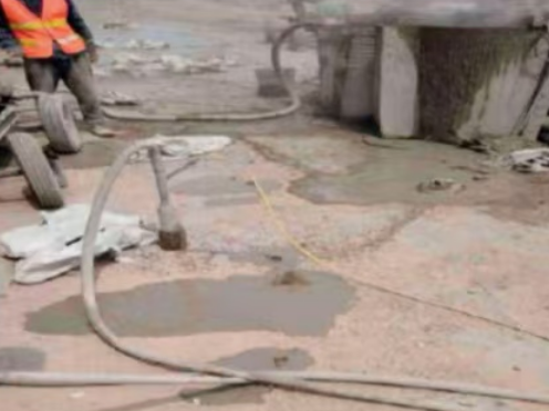 龙泉驿水泥混凝土路面板底注浆技术 路面脱空注浆整治方案