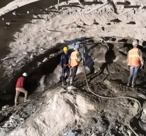龙泉驿拱顶带模注浆料的施工流程及注意事项
